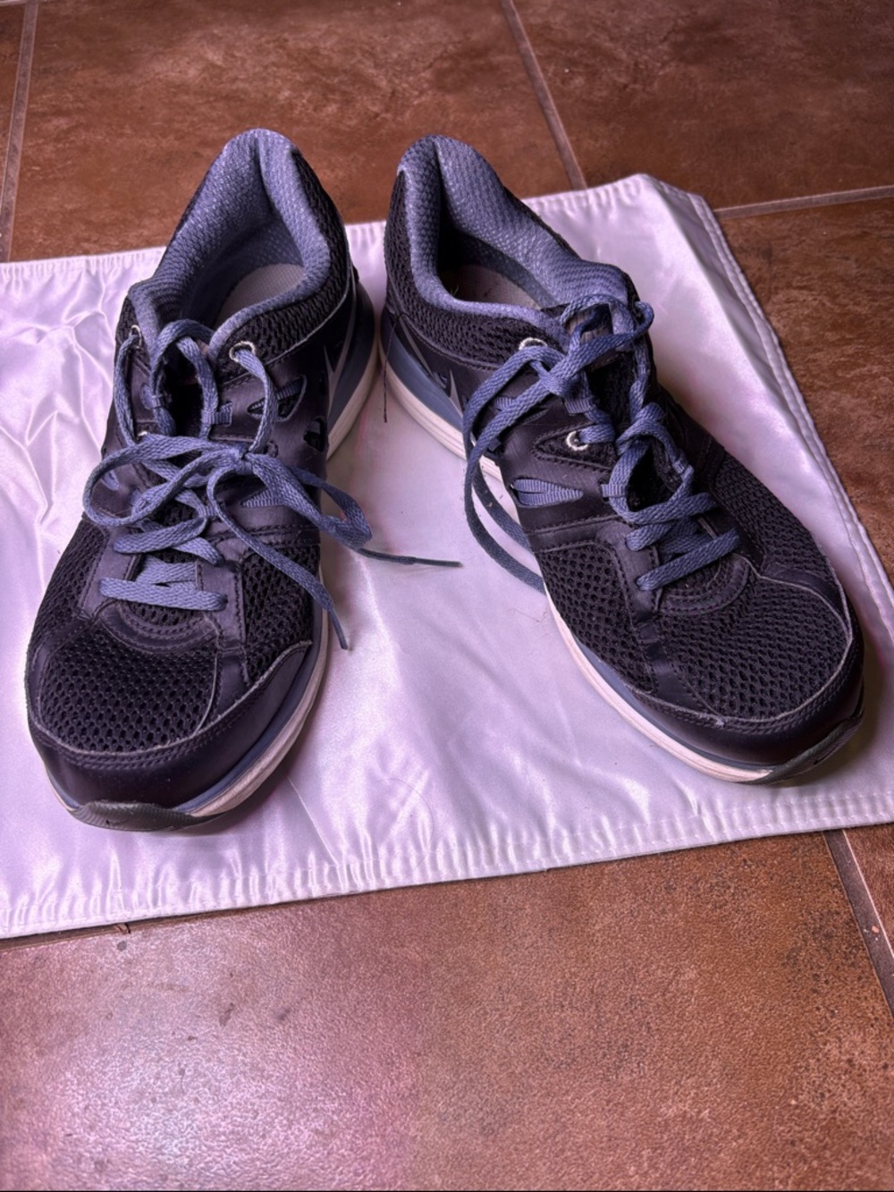 Nike Athletic Shoes - Black/Gray